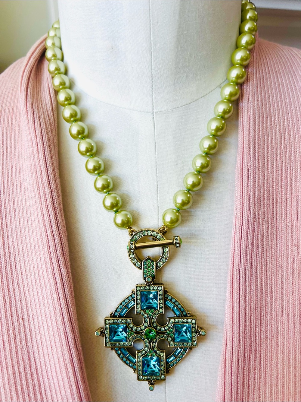 Heidi Daus “The Ties That Sparkle” toggle necklace, EUC